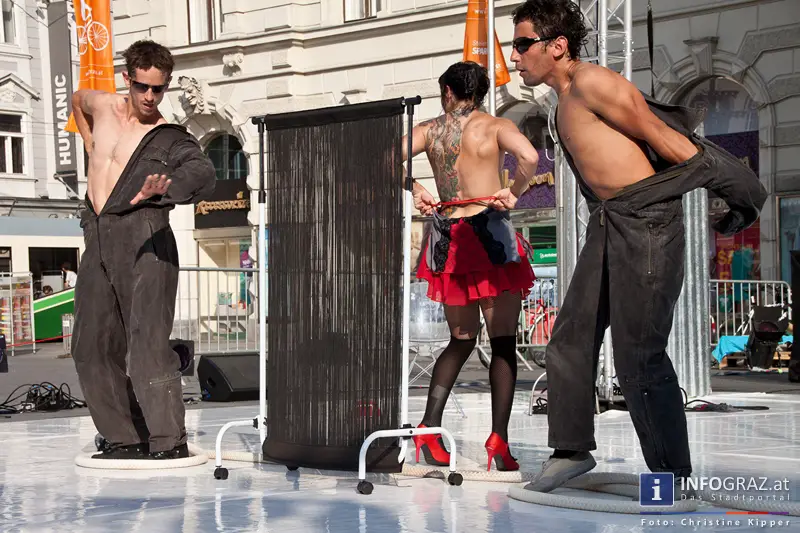 atempo circ la strada graz 28 Juli 2013 grosser zirkus spanisch spektakulaere akrobatik grazer hauptplatz 44