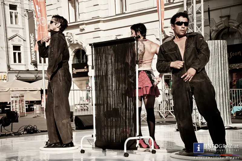 atempo circ la strada graz 28 Juli 2013 grosser zirkus spanisch spektakulaere akrobatik grazer hauptplatz 46