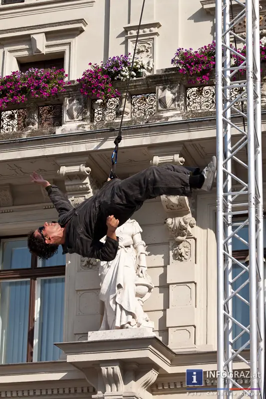 atempo circ la strada graz 28 Juli 2013 grosser zirkus spanisch spektakulaere akrobatik grazer hauptplatz 49
