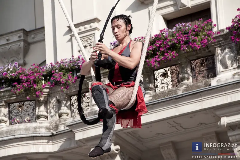 atempo circ la strada graz 28 Juli 2013 grosser zirkus spanisch spektakulaere akrobatik grazer hauptplatz 58