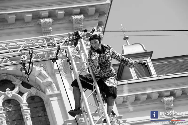 atempo circ la strada graz 28 Juli 2013 grosser zirkus spanisch spektakulaere akrobatik grazer hauptplatz 67