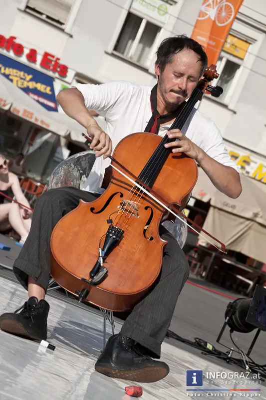 atempo circ la strada graz 28 Juli 2013 grosser zirkus spanisch spektakulaere akrobatik grazer hauptplatz 69