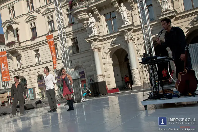 atempo circ la strada graz 28 Juli 2013 grosser zirkus spanisch spektakulaere akrobatik grazer hauptplatz 81