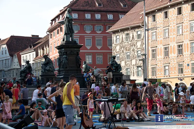 atempo circ la strada graz 28 Juli 2013 grosser zirkus spanisch spektakulaere akrobatik grazer hauptplatz 82