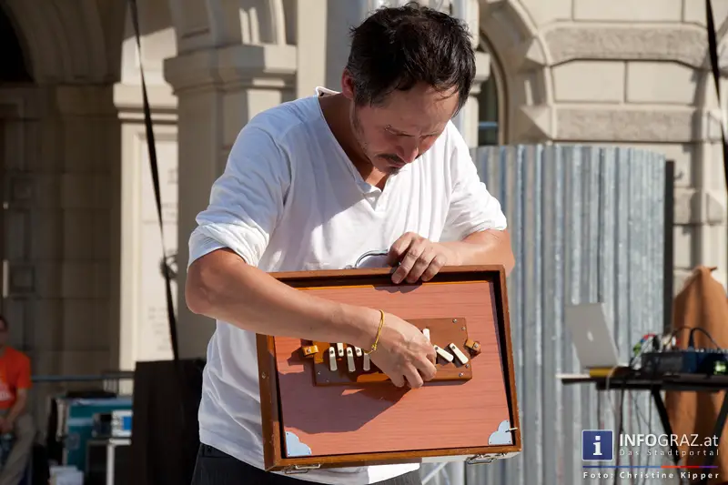 atempo circ la strada graz 28 Juli 2013 grosser zirkus spanisch spektakulaere akrobatik grazer hauptplatz 84