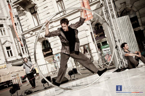 atempo circ,la strada,28. Juli 2013,rhönrad-artistik,chinesische mast,künstler,niemandsland,mitten in der stadt,zeitgenössischer tanz,livemusik,charaktere,fragmente