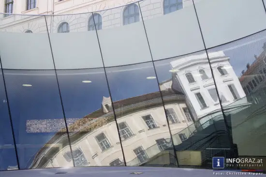 Fassade, Grazer Kunsthaus,graz-spaziergang,vormittag,abends,graz,sommer,besichtigung,gut zu fuß