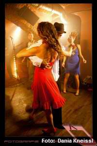 exotisch,salsa,graz,tanzpartner gesucht,tanzschritte,tanzschuhe,tanzschulen,tanzstudio,video,workshop,www.salsa.at,tanzschuhe