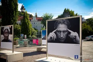 Ausstellung Menschenbilder am Mariahilferplatz