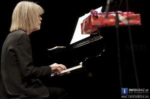 jazz_mumuth_05_12_2013_grand_dame_des_jazz_carla_bley_weihnachtslieder_amerikanische_jazz-ikone_freunde_der_kug_82.jpg