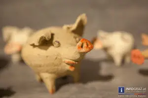 vernissage,da loam,27.12.2013,franz viehauser,selma etareri,glück,jahreswechsel,glücksschwein,eröffnung,ausstellung,musik