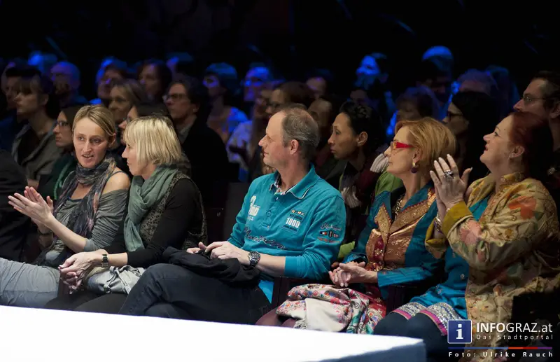 crossing fashion 8 2 2014 mumuth graz mode sri lanka designer fashionshow film praesentation dokumentation 50