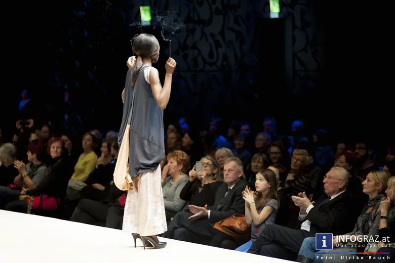 crossing fashion 8 2 2014 mumuth graz mode sri lanka designer fashionshow film praesentation dokumentation 74