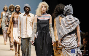 crossing fashion,8.2.2014,mumuth graz,sensibilisieren,foren,nationale,internationale produzenten,vernetzen,weg aus der billigproduktion,globalisierte textilindustrie,traditionelle,innovative textilien