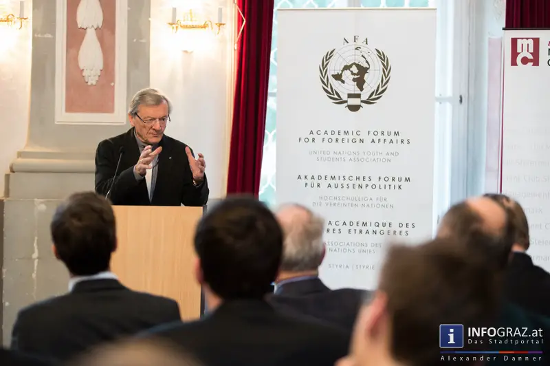 Wolfgang Schüssel im Meerscheinschlössl Graz am 11. Februar 2014 zum Thema ‚Europa im globalen Kontext‘. - 005