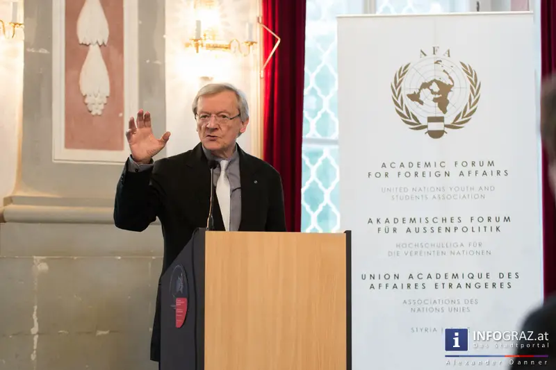 Wolfgang Schüssel im Meerscheinschlössl Graz am 11. Februar 2014 zum Thema ‚Europa im globalen Kontext‘. - 009