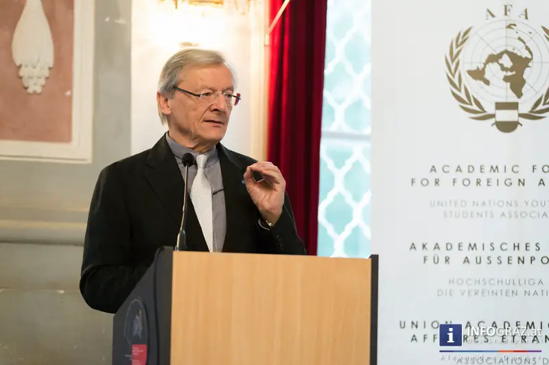 Wolfgang Schüssel im Meerscheinschlössl Graz am 11. Februar 2014 zum Thema ‚Europa im globalen Kontext‘. - 011