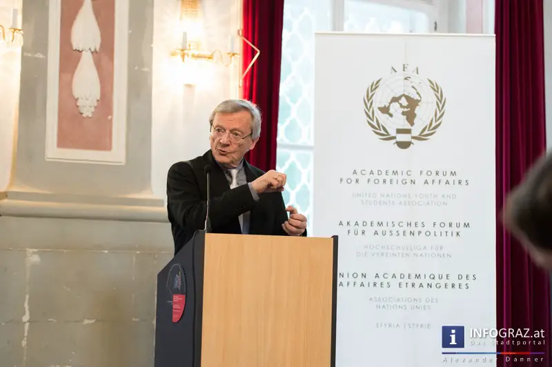 Wolfgang Schüssel im Meerscheinschlössl Graz am 11. Februar 2014 zum Thema ‚Europa im globalen Kontext‘. - 015