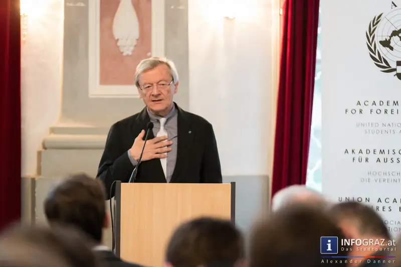 Wolfgang Schüssel im Meerscheinschlössl Graz am 11. Februar 2014 zum Thema ‚Europa im globalen Kontext‘. - 018