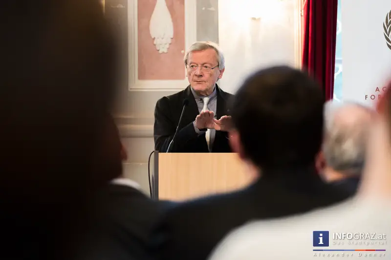 Wolfgang Schüssel im Meerscheinschlössl Graz am 11. Februar 2014 zum Thema ‚Europa im globalen Kontext‘. - 021