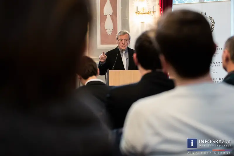 Wolfgang Schüssel im Meerscheinschlössl Graz am 11. Februar 2014 zum Thema ‚Europa im globalen Kontext‘. - 025