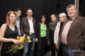 premiere,das podium,die zofen,jean genet,22. Februar 2014,mord an ihrer herrin,schwester,rolle,grenzen zwischen realität und fiktion verschwimmen,jungschauspielerinnen