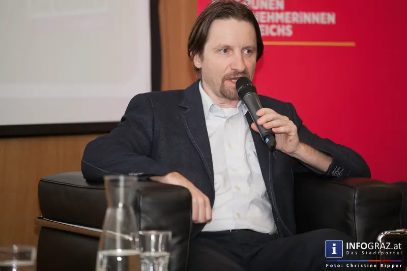 Werner Kogler (Finanzsprecher Grüne) im Gespräch mit Ernst Sittinger (Ressortchef Wirtschaft Kleine Zeitung) am 19. März 2014 - 036