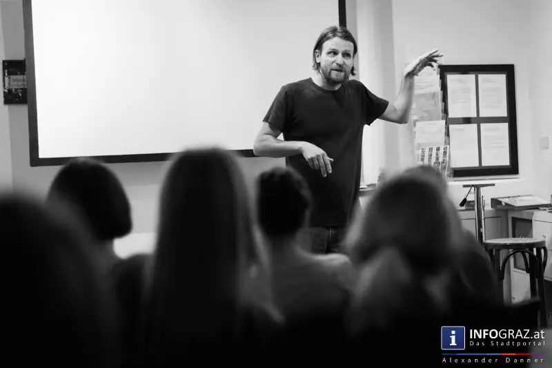 Die 1. Grazer Lesebühne ‘Gewalt ist keine Lesung’ - Poetry Slam - Freie Galerie in Graz - 008