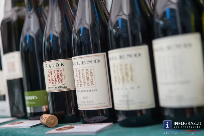 KUNST Markt der Kunst Meile Graz am Schloßbergplatz, 10.5.2014 - 052