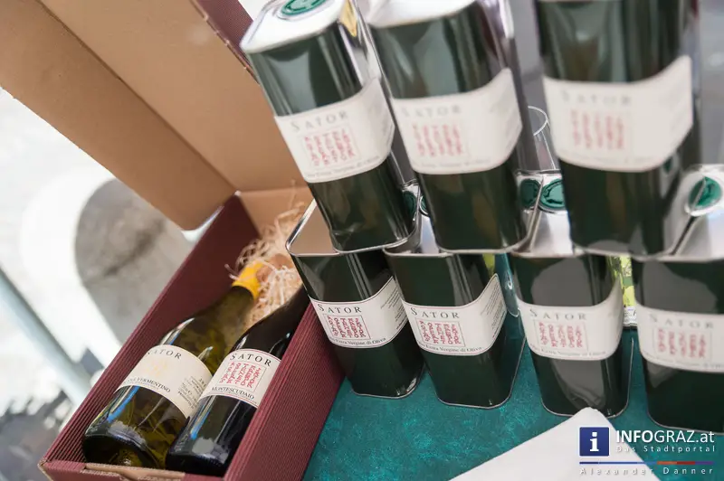 KUNST Markt der Kunst Meile Graz am Schloßbergplatz, 10.5.2014 - 058