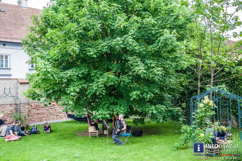 Garteneröffnungsfest im Le Schnurrbart Graz am 10. Mai 2014 - 006