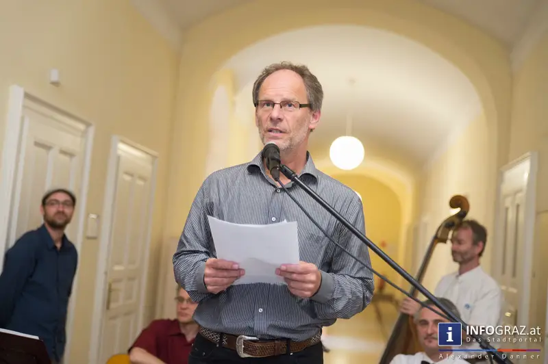 Ausstellungseröffnung ‚bitte nichts geben – danke‘ in der Galerie Zwischenbilder im Sozialamt Graz am 23.5.2014 - 007