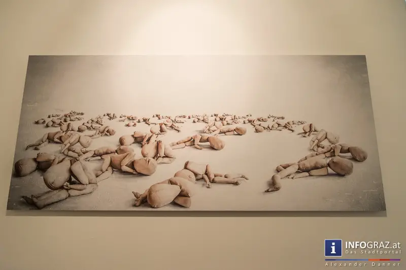 Ausstellungseröffnung ‚bitte nichts geben – danke‘ in der Galerie Zwischenbilder im Sozialamt Graz am 23.5.2014 - 038