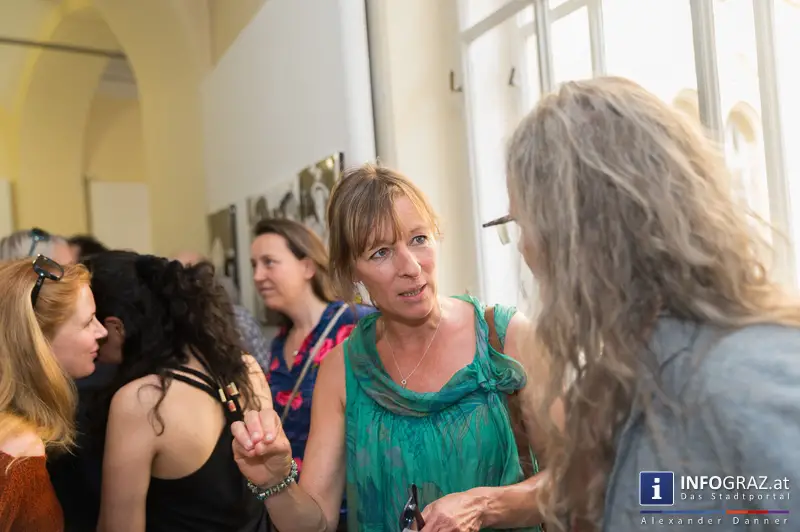 Ausstellungseröffnung ‚bitte nichts geben – danke‘ in der Galerie Zwischenbilder im Sozialamt Graz am 23.5.2014 - 040