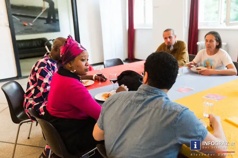 kueche im volxhaus graz rosemary maxwell austro-aegypter mohamed moustafa afrikanischer dachverband traditionelle gerichte tischgespraeche 14