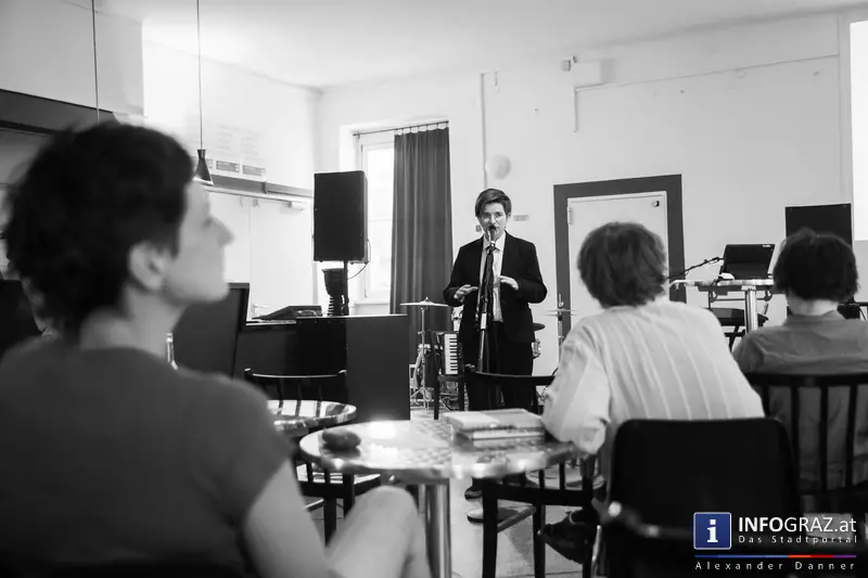 queerograd satellit * Marty Huber & DownDox - Lecture Performance und Konzert bei Kultur in Graz! - 006