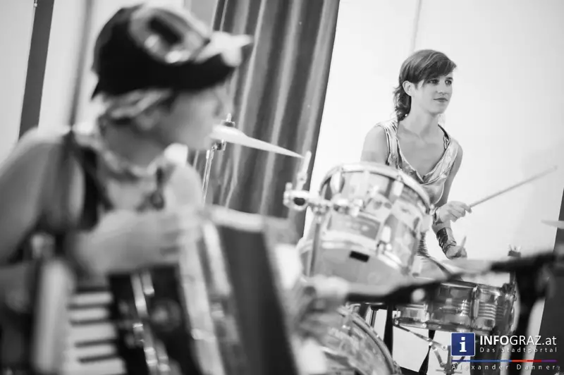 queerograd satellit * Marty Huber & DownDox - Lecture Performance und Konzert bei Kultur in Graz! - 024