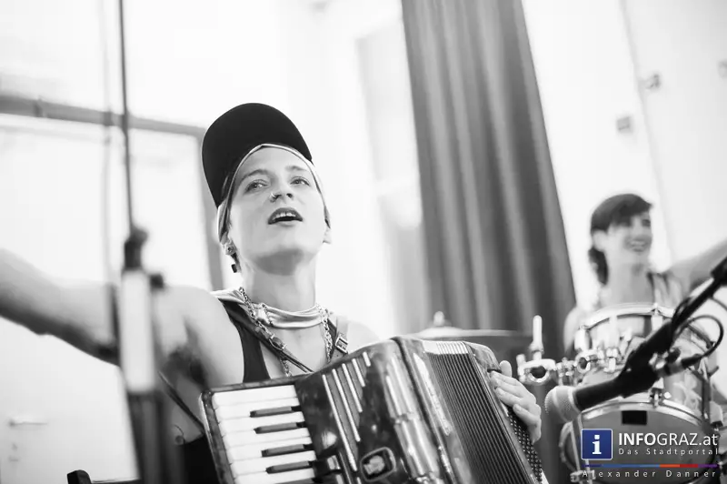 queerograd satellit * Marty Huber & DownDox - Lecture Performance und Konzert bei Kultur in Graz! - 036