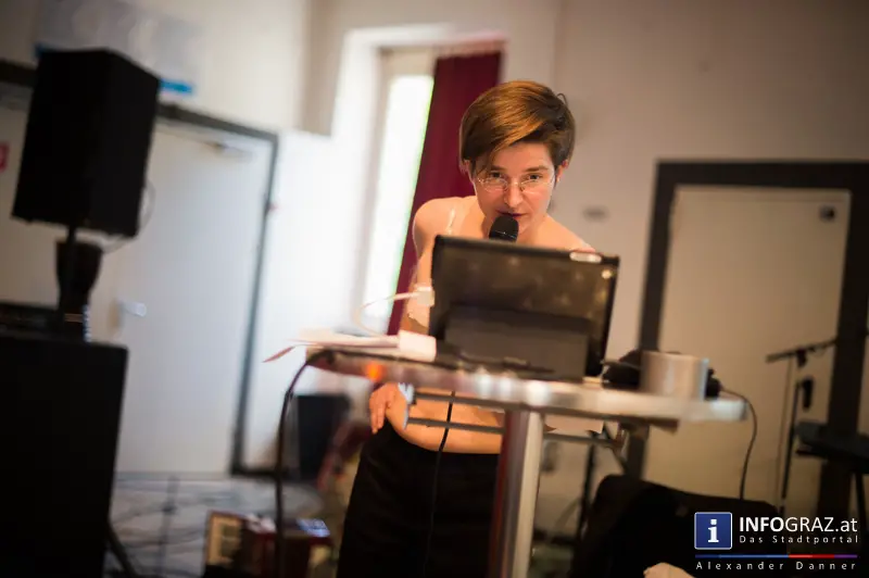 queerograd satellit * Marty Huber & DownDox - Lecture Performance und Konzert bei Kultur in Graz! - 051