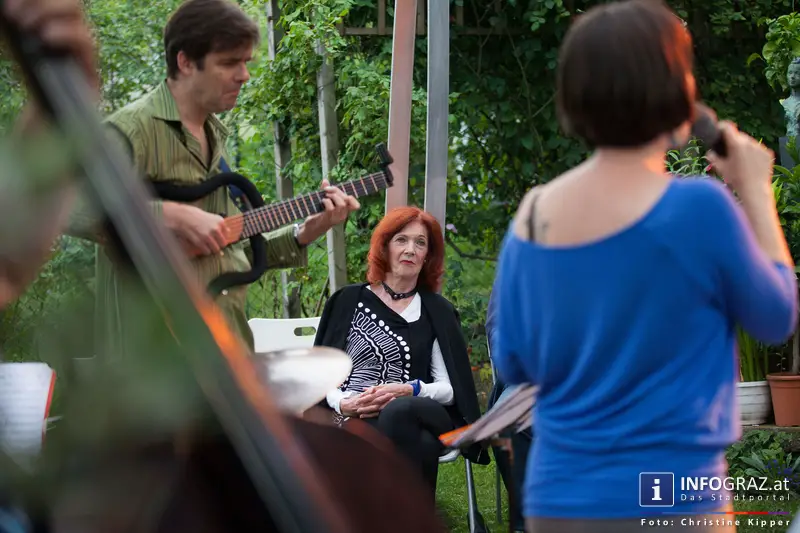 Open Air mit dem Berndt Luef Trio und Dorothea Jaburek im Peyer Weyprecht Kunstgarten am 4. Juli 2014 - 055