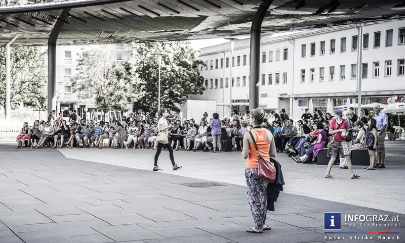 La Strada ist wieder in der Stadt und verwandelt den öffentlichen Raum in Bühnen und Tanzflächen - 027