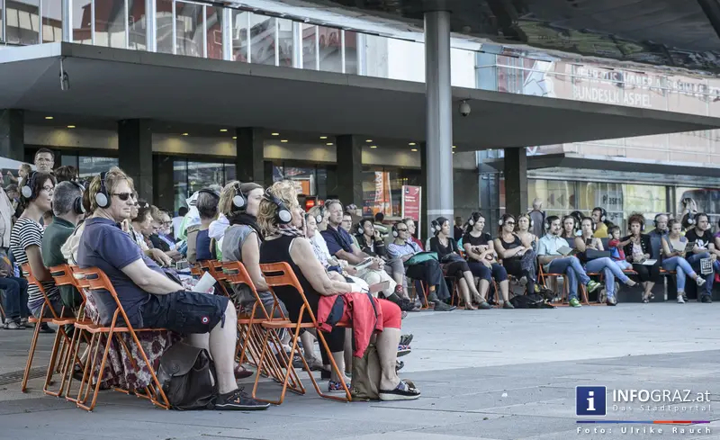 La Strada ist wieder in der Stadt und verwandelt den öffentlichen Raum in Bühnen und Tanzflächen - 028