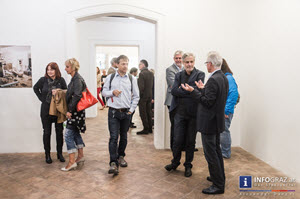 galerie eugen lendl graz,künstlerin iris andraschek,atelier,aquarien,horn,wien,medien,fotografie,zeichnung,ortsbezogene projekte,installationen im öffentlichen raum