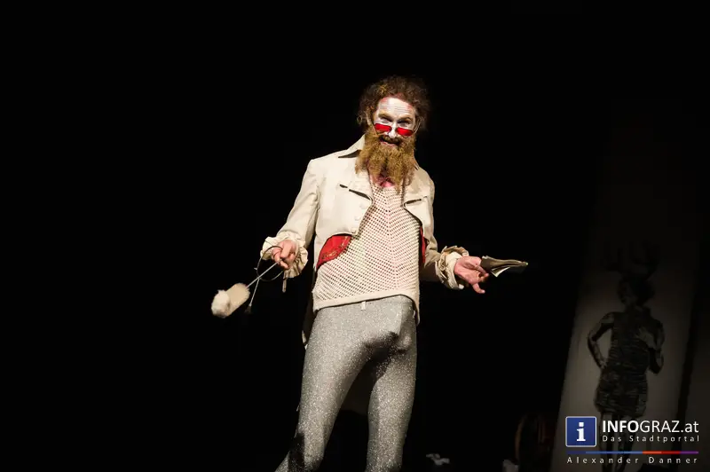 Mad circus project 2014 im Kunst- und Kulturzentrum Papierfabrik am 26.9.2014 - 004