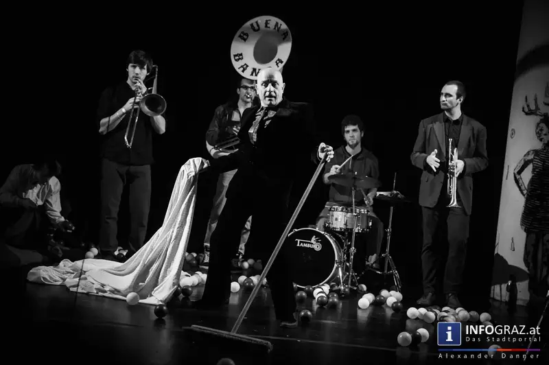 Mad circus project 2014 im Kunst- und Kulturzentrum Papierfabrik am 26.9.2014 - 017