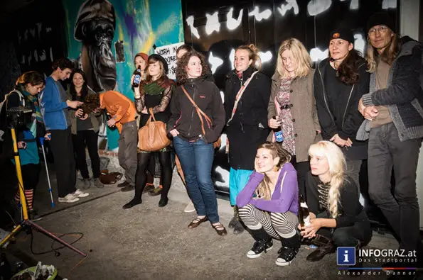 Mad circus project 2014 im Kunst- und Kulturzentrum Papierfabrik am 26.9.2014 mad circus project 2014,kunst- und kulturzentrum papierfabrik graz,grazer brassband buena banda, 26. september 2014,manege,jonglage,akrobatik,tanz,sketches, verrückte zirkusnacht