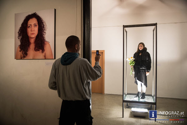 Queerograd 2014, Über die Haut – Volkshaus Graz 1. November 2014 queerograd 2014,über die haut,soziale und gesellschaftliche verhältnisse,queere perspektive,akademisch,künstlerisch,performative auseinandersetzung