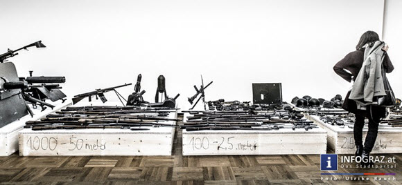 grazmuseum,diese idiotischen untergangsjahre,instrumente,militärkarten,dokumente,fotografien,kontrast,schein,wirklichkeit,waffen,