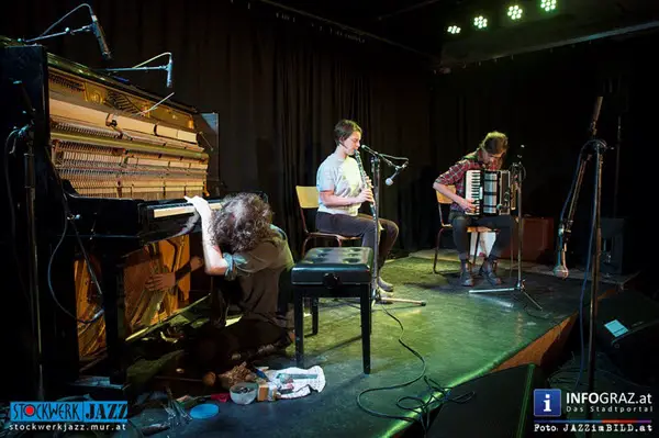 GREAT WAITRESS (D / AUS) - Magda Mayas (piano), Laura Altman (clarinet), Monika Brooks (accordion) great waitress,magda mayas,laura altman,monika brooks