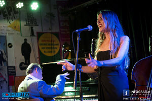 Anna Lauvergnac,vocals,jazzgesang,szene,leibpianist,musikerin,komplexe persönlichkeit,authentisch geblieben